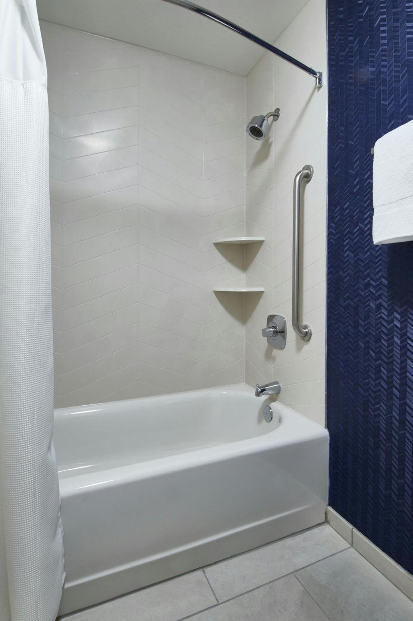 Fairfield Inn & Suites Detroit Livonia Bagian luar foto
