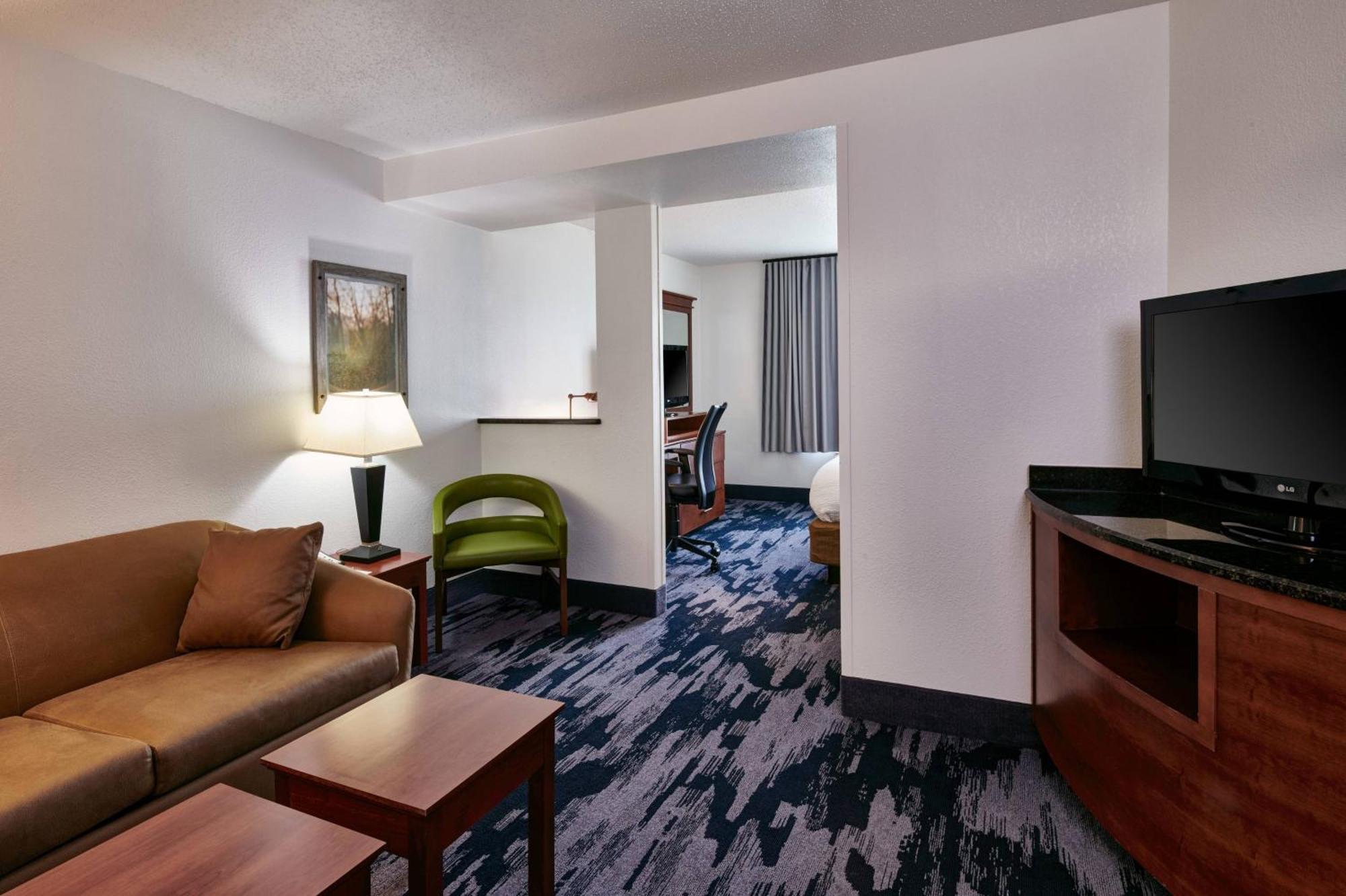 Fairfield Inn & Suites Detroit Livonia Bagian luar foto