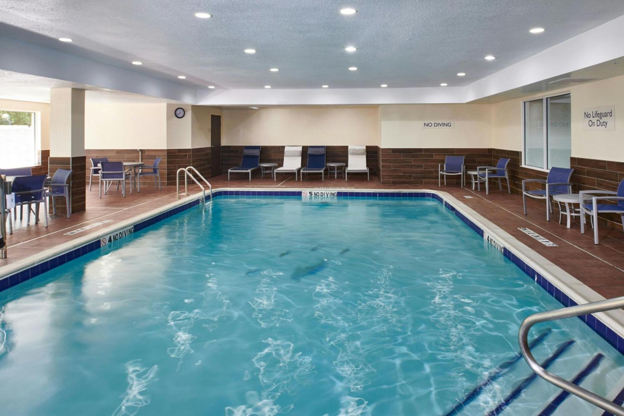 Fairfield Inn & Suites Detroit Livonia Bagian luar foto