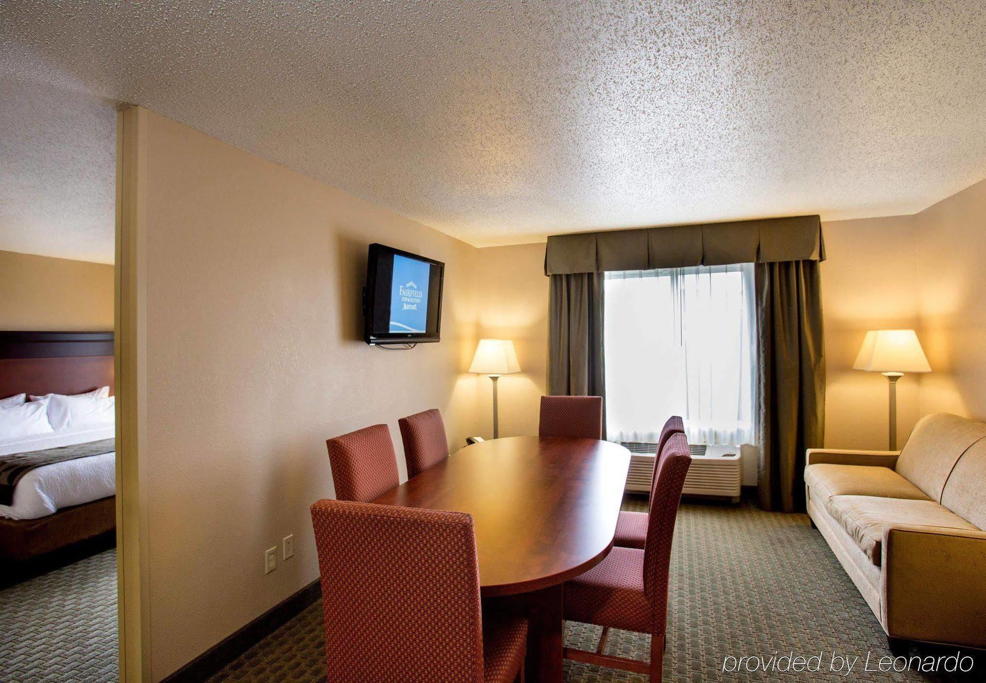 Fairfield Inn & Suites Detroit Livonia Bagian luar foto