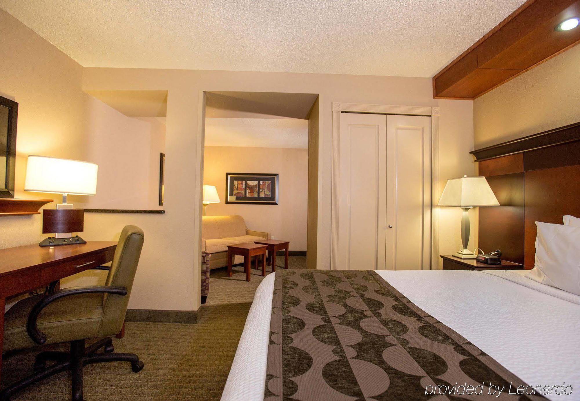 Fairfield Inn & Suites Detroit Livonia Bagian luar foto